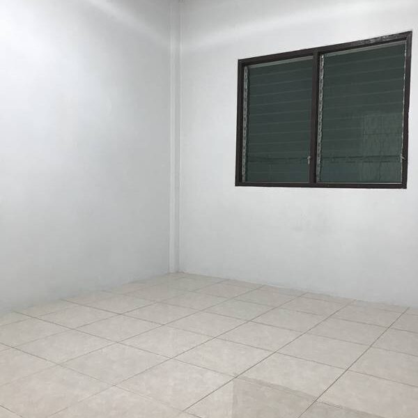 For Rent ทาวน์เฮ้าส์ 2ห้องนอน 1ห้องน้ำ หมู่บ้านนิราวิลล์ เมืองสมุทรสาคร โทร 080-8524143