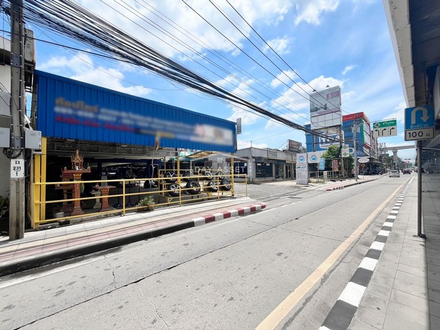 ขายที่ดินพร้อมสิ่งปลูกสร้าง ถนนสุขุมวิทอุดมสุข เนื้อที่ 500.1 ตร.ว. ขายเพียง 240,000,000 ล้านบาท