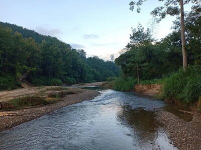 หาทรัพย์มีค่าต้อนรับปีใหม่ ที่ดิน ที่ดินติดลำธารน้ำใสไหลริน ชุ่มฉ่ำตลอดปี สวยวิวล้าน 800000บาท 3-0-35ไร่ อำเภอสันติสุข น่าน