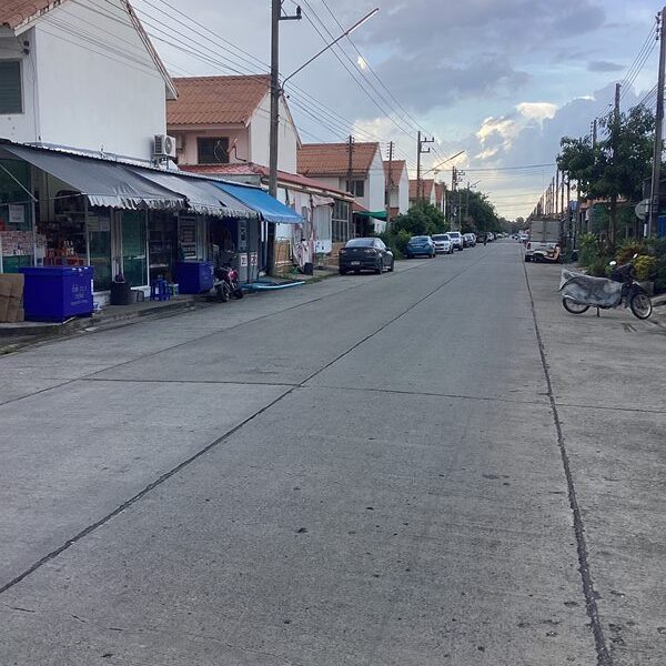 ให้เช่าบ้าน โครงการ บ้านเอื้ออาทร รังสิต คลอง 9 เหมาะสำหรับค้าขาย หรืออยู่อาศัย โทร 0847524113