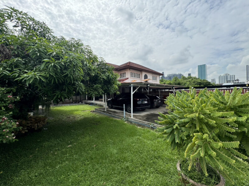 ขาย ที่ดิน พร้อมบ้าน 2 ชั้น รัชดาภิเษก 3 เนื้อที่ 2 งาน 35 ตรว ใกล้รถไฟฟ้า