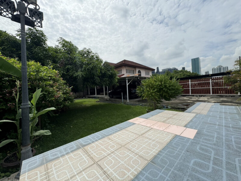 ขาย ที่ดิน พร้อมบ้าน 2 ชั้น รัชดาภิเษก 3 เนื้อที่ 2 งาน 35 ตรว ใกล้รถไฟฟ้า