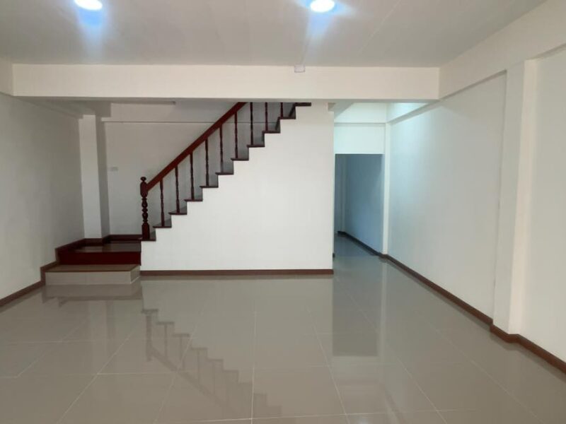 ทาวน์เฮาส์ 2 ชั้น ตรงข้ามอำเภอปากช่อง ตกแต่งใหม่ สวยมาก พร้อมอยู่!