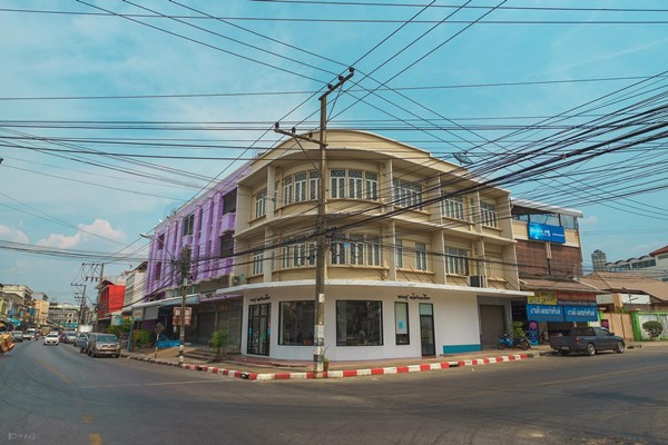 ขาย อาคารพาณิชย์ 3 ชั้น อยู่หัวมุม ต.ในเมือง อ.เมืองร้อยเอ็ด ใกล้บึงพลาญชัย Tel. 063-289-7879