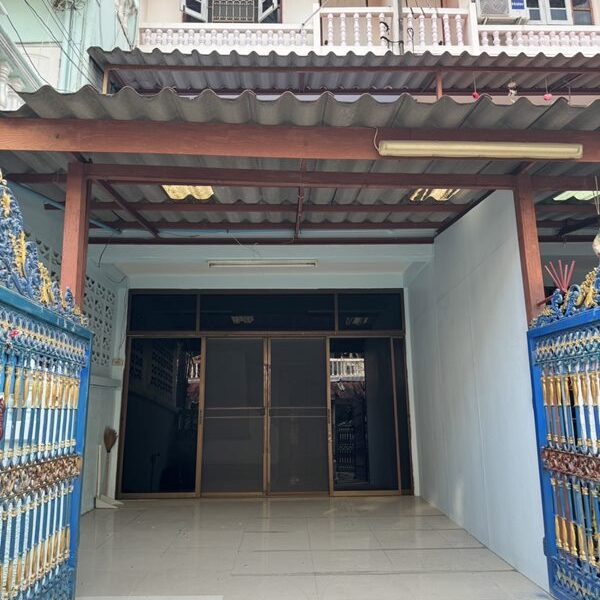 ทาวน์เฮาส์ 3ชั้น 3ห้องนอน ท่าข้าม บางขุนเทียน ให้เช่าพร้อมเข้าอยู่ ตรงข้ามเซ็นทรัลพระราม2 โทร 0897683529