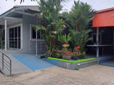 ขายบ้านเดี่ยว 1 ชั้น หมู่บ้านหนองสรวง อ.ศรีประจันต์ สุพรรณบุรี ใกล้โรงเรียน โรงพยาบาล ตลาด โทร 0869220218
