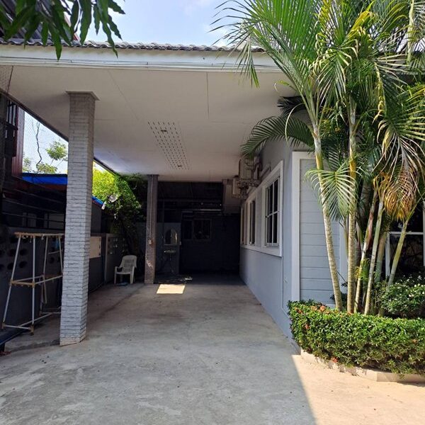 ขายบ้านเดี่ยว 1 ชั้น หมู่บ้านหนองสรวง อ.ศรีประจันต์ สุพรรณบุรี ใกล้โรงเรียน โรงพยาบาล ตลาด โทร 0869220218
