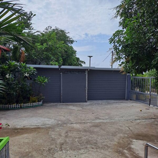 ขายบ้านเดี่ยว 1 ชั้น หมู่บ้านหนองสรวง อ.ศรีประจันต์ สุพรรณบุรี ใกล้โรงเรียน โรงพยาบาล ตลาด โทร 0869220218