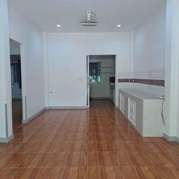 ขายบ้านเดี่ยว 1 ชั้น หมู่บ้านหนองสรวง อ.ศรีประจันต์ สุพรรณบุรี ใกล้โรงเรียน โรงพยาบาล ตลาด โทร 0869220218