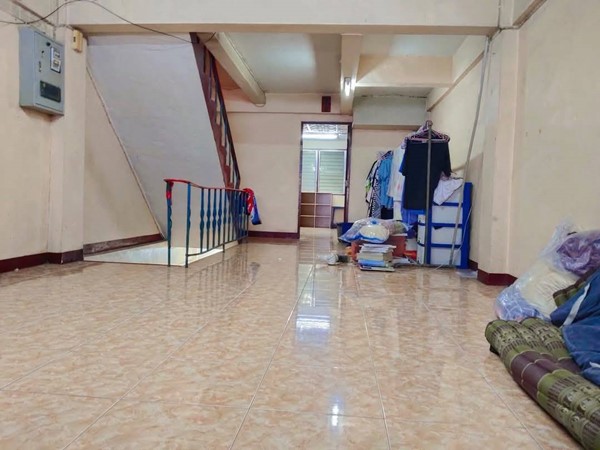ขายอาคารพาณิชย์ 3.5 ชั้น หมู่บ้านดีเค ซอย 30 สภาพดี วิวหลังบ้านสวย เจ้าของขายเอง โทร 095-165-3654