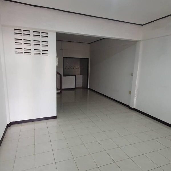 ขายถูกทาวน์เฮ้าส์ 2ชั้น 16 ตร.ว. หมู่บ้านอัมรินทร์นิเวศน์ สายไหม79 ใกล้โรงพยาบาลสายไหม โทร 0935966369