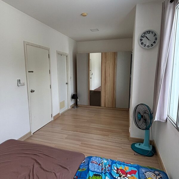 บ้านทาวน์โฮม 2 ชั้น พร้อมอยู่ โครงการ พฤกษาวิลล์ 108 สุขุมวิท-บางพระ ทำเลเยี่ยม ติดสวนหน้าบ้าน สระว่ายน้ำ และฟิตเนส ใจกลางบางพระ โทร 0838266099