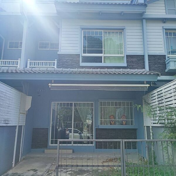 ขายด่วน!! บ้านทาวเฮ้าส์ สภาพใหม่ หมู่บ้าน วิลาจิโอ้ บางนา เนื้อที่ 20 ตร.ว. ใกล้มหาวิทยาลัย ABAC โทร 094-9965959