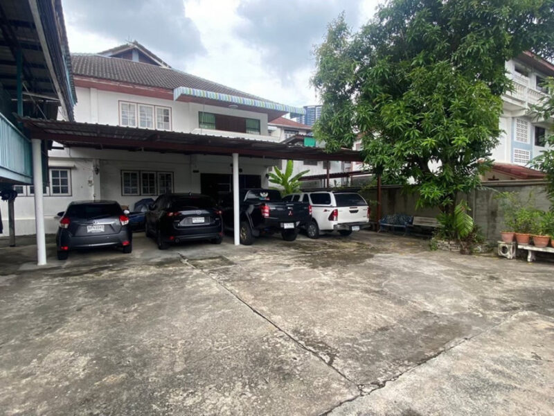 ขาย ที่ดิน บางซื่อ พร้อมบ้านและหอพัก 126 ตร.วา ทำเลใจกลางเมือง ซ.สะพานขวา ใกล้ MRT เตาปูน เหมาะสร้างอพาร์ตเมนต์หรือที่พักอาศัย