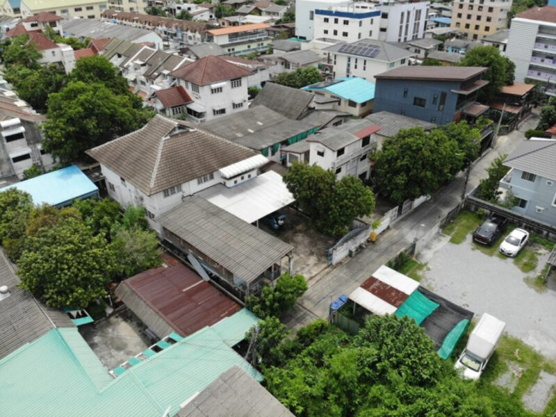 ขาย ที่ดิน บางซื่อ พร้อมบ้านและหอพัก 126 ตร.วา ทำเลใจกลางเมือง ซ.สะพานขวา ใกล้ MRT เตาปูน เหมาะสร้างอพาร์ตเมนต์หรือที่พักอาศัย