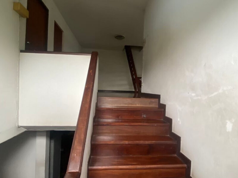 ขาย ที่ดิน บางซื่อ พร้อมบ้านและหอพัก 126 ตร.วา ทำเลใจกลางเมือง ซ.สะพานขวา ใกล้ MRT เตาปูน เหมาะสร้างอพาร์ตเมนต์หรือที่พักอาศัย