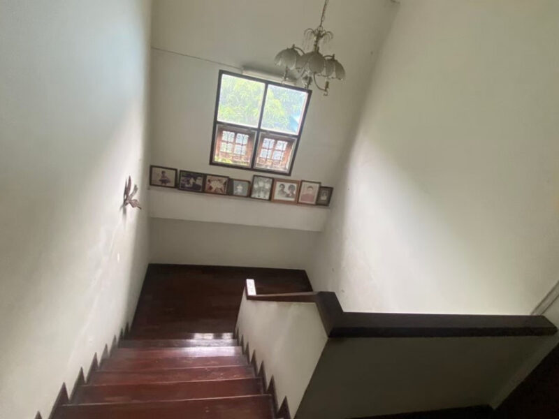 ขาย ที่ดิน บางซื่อ พร้อมบ้านและหอพัก 126 ตร.วา ทำเลใจกลางเมือง ซ.สะพานขวา ใกล้ MRT เตาปูน เหมาะสร้างอพาร์ตเมนต์หรือที่พักอาศัย