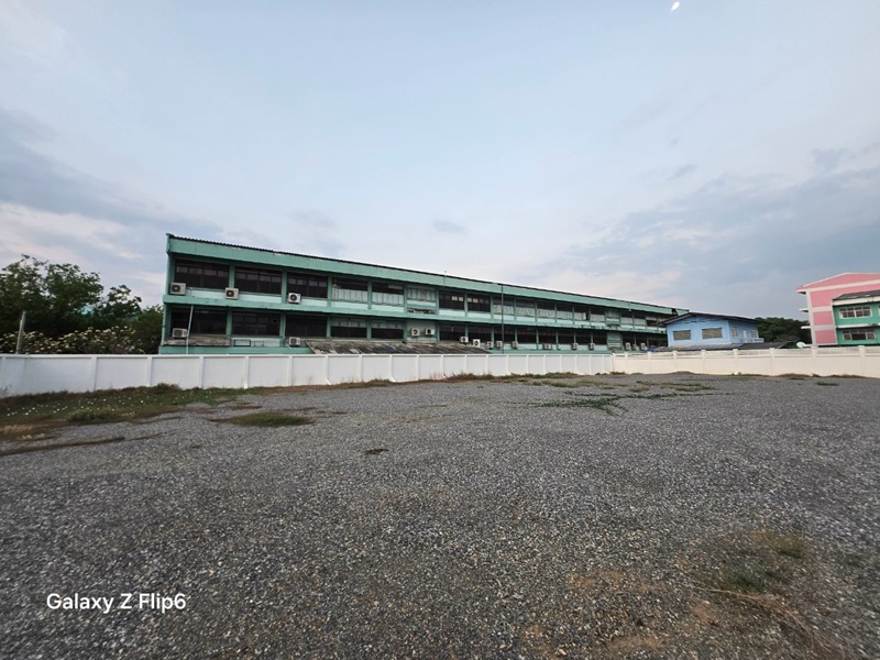 ขายที่ดินสวยมาก ใจกลางเมือง เนื้อที่ 3 งาน 57 ตรว. พร้อมรั้วคอนกรีต มีน้ำไฟพร้อมปลูกบ้าน