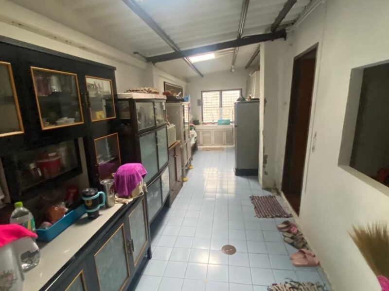 ขาย ที่ดิน บางซื่อ พร้อมบ้านและหอพัก 126 ตร.วา ทำเลใจกลางเมือง ซ.สะพานขวา ใกล้ MRT เตาปูน เหมาะสร้างอพาร์ตเมนต์หรือที่พักอาศัย