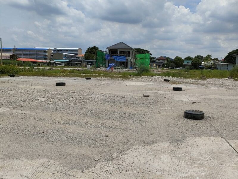 ที่ดินเปล่าถมแล้วพื้นเทคอนกรีตให้เช่าใกล้ 5 แยกวัชรพล กรุงเทพมหานคร