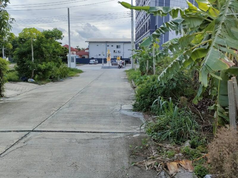ที่ดินเปล่าถมแล้วให้เช่าในถนนนวลจันทร์ กรุงเทพมหานคร