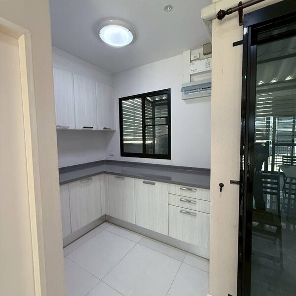 ขายทาวน์โฮม 3 ชั้น บ้านกลางเมือง รัตนาธิเบศร์ ใกล้รถไฟฟ้าสายสีม่วง สภาพใหม่ เจ้าของดูแลดีมาก โทร 091-0601637