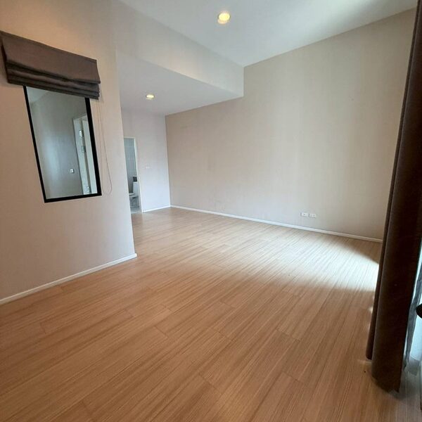 ขายทาวน์โฮม 3 ชั้น บ้านกลางเมือง รัตนาธิเบศร์ ใกล้รถไฟฟ้าสายสีม่วง สภาพใหม่ เจ้าของดูแลดีมาก โทร 091-0601637