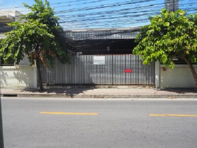 ให้เช่าที่ดินทรงสี่เหลี่ยมผืนผ้าเนื้อที่ประมาณ53ตร.วา ทำเลทอง ใกล้โรงงานไทยวาโก้ มีโครงสังกะสีเป็นโรงเรือนพร้อมประตูสังกะสี พื้นโบกปูนเรียบ