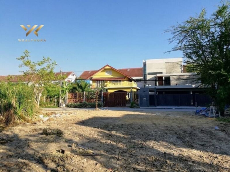 ขาย ที่ดิน นอกหมู่บ้านจัดสรร ไม่ต้องเสียค่าส่วนกลาง ที่ดินศรีนคริน ซอย 45 1 งาน ระยะ 1.2 กม.ถึงสถานีรถไฟฟ้า ศรีนครินทร์ซอย 38