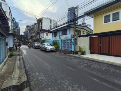 Land for sale, small plot suitable for house or trade zone near MRT HUAIKHWANG