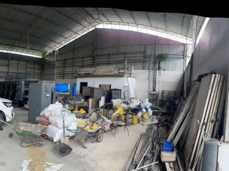 ขาย ที่ดิน พร้อมโกดัง บ้าน2ชั้น ทุ่งขวาง พนัสนิคม ติดถ.สำนักขาม-ทุ่งเหียง 5 ไร่ 1 งาน 87 ตร.วา เทพื้นปูนไว้แล้ว เหมาะทำโกดัง โครงการจัดสรร