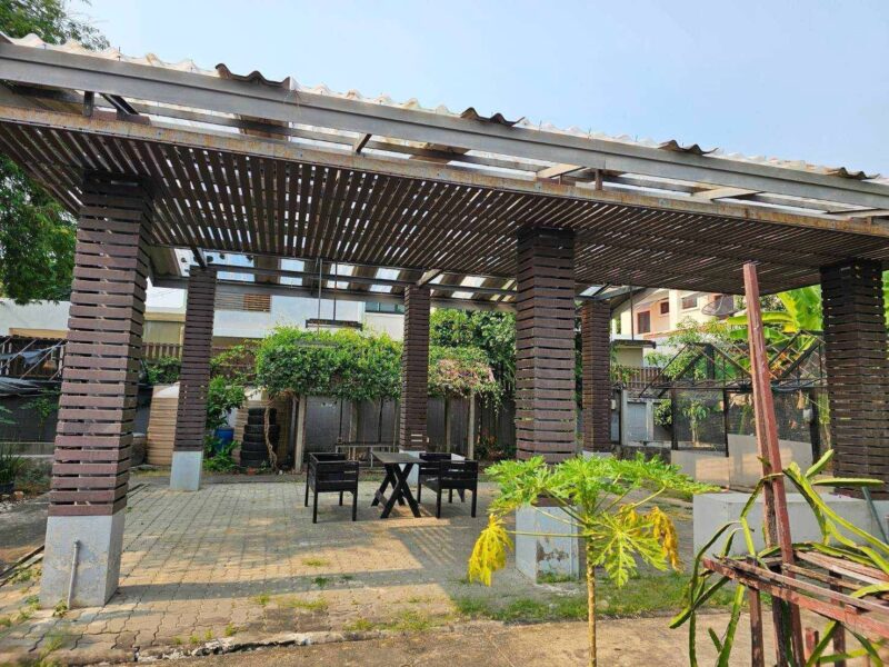 ขายที่ดินพร้อมบ้านเก่า แปลงครึ่งไร่ ทำเลดีมากใกล้ห้างเซ็นทรัลลาดพร้าว บีทีเอส ห้าแยกลาดพร้าว ไม่ไกลสวนจตุจักร