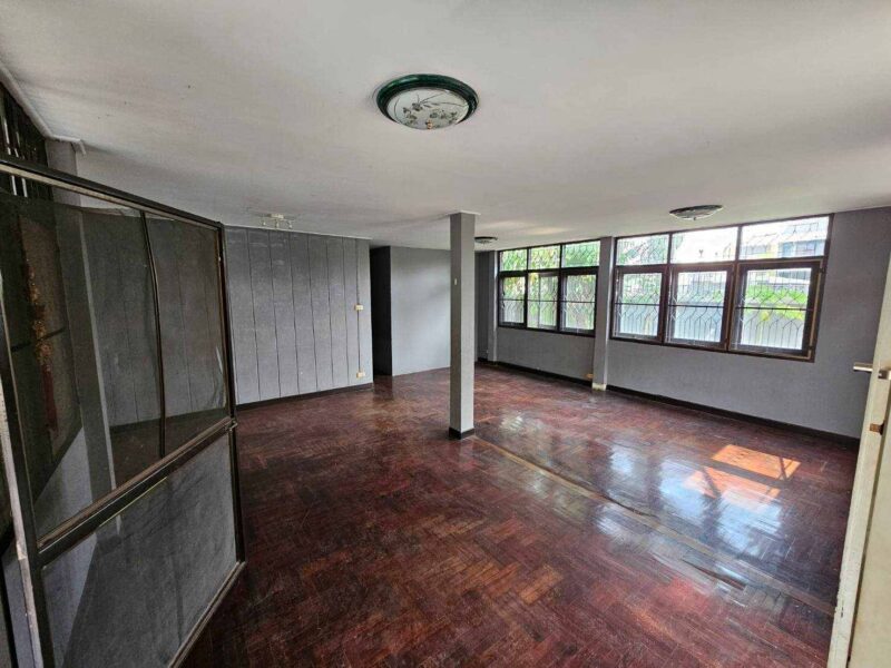 Sale and Rent Garden House in the Heart of the City near Central Latphrao shopping mall and Chatuchak park markets