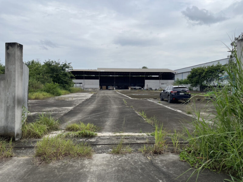 ขาย ที่ดิน พร้อมโกดัง บ้าน2ชั้น ทุ่งขวาง พนัสนิคม ติดถ.สำนักขาม-ทุ่งเหียง 5 ไร่ 1 งาน 87 ตร.วา เทพื้นปูนไว้แล้ว เหมาะทำโกดัง โครงการจัดสรร