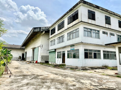 ขายโรงงานพร้อมสำนักงาน 3 ชั้น เนื้อที่ 2-3-82 ไร่ ซอยสุขาภิบาล 2 ถนนพุทธมณฑลสาย 4 ตำบลอ้อมน้อย อำเภอกระทุ่มแบน จังหวัดสมุทรสาคร