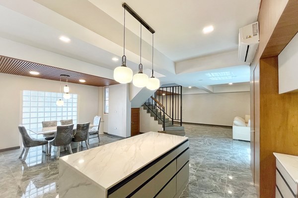 (Owner Post) ปล่อยเช่า WHITE MANSION – บ้าน 5 ชั้นหรู ใจกลางกรุงเทพฯ ทองหล่อซอย 25 ใกล้บีทีเอส โทร 06-3559-5941