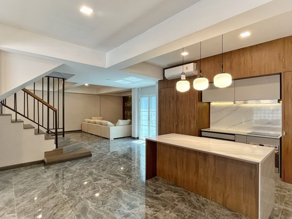 (Owner Post) ปล่อยเช่า White Mansion -บ้าน 5 ชั้นหรู ใจกลางกรุงเทพฯ ทองหล่อ ซอย 25 ใกล้BTS โทร 06-3559-5941