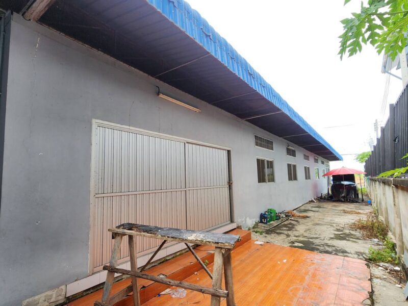 ขายที่ดินพร้อมสิ่งปลูกสร้าง ติดถนนบางนา กม.24 เข้าซอยเพียง150 ม. เท่านั้น