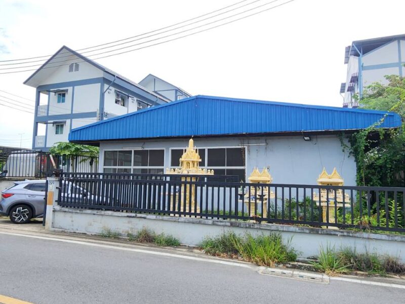 ขายที่ดินพร้อมสิ่งปลูกสร้าง ติดถนนบางนา กม.24 เข้าซอยเพียง150 ม. เท่านั้น