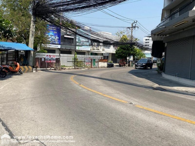 ขายที่ดินเปล่าถนนลาดพร้าว48 พื้นที่133ตรว. ขาย13.8 ล้านบาท ราคาถูกที่สุดในนั้นแล้ว ห่างจากถนนลาดพร้าวเพียง 300 เมตร ใกล้MRT ลาดพร้าว