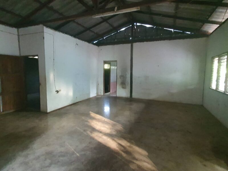 ที่ดินพร้อมบ้าน+อาคารเปล่าอักหนึ่งหลัง