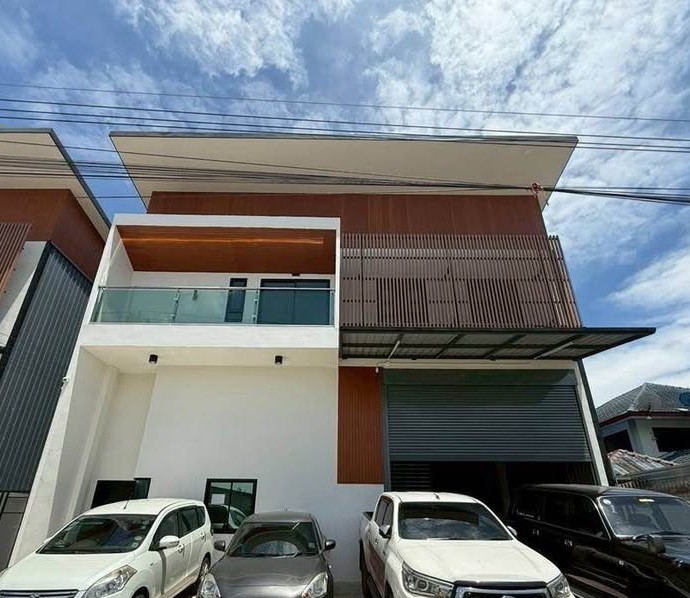 โกดังพร้อมออฟฟิศสร้างสไตล์โมเดิร์น หรือแบบที่ลูกค้าเลือกสร้างตามต้องการ