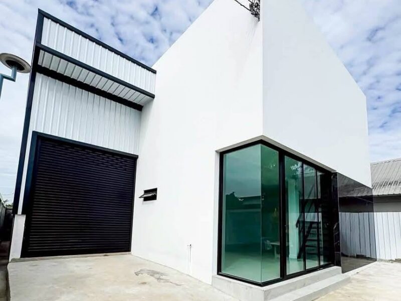 โกดังพร้อมออฟฟิศสร้างสไตล์โมเดิร์น หรือแบบที่ลูกค้าเลือกสร้างตามต้องการ