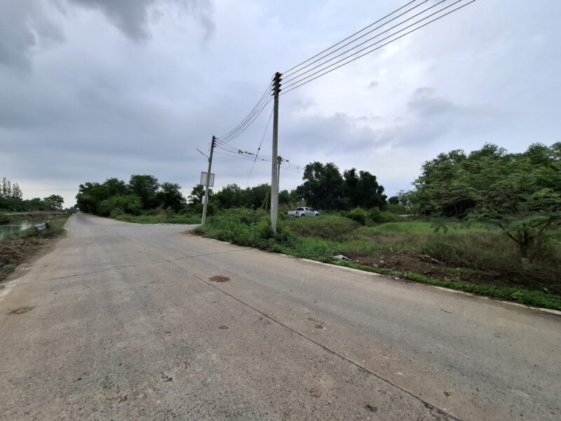 ขายถูกมาก ที่ดิน ริมถนนคลองสี่ตะวันตก 600 ตร.วา ใกล้ถ.คลองหลวงแค่ 2 กม. TV