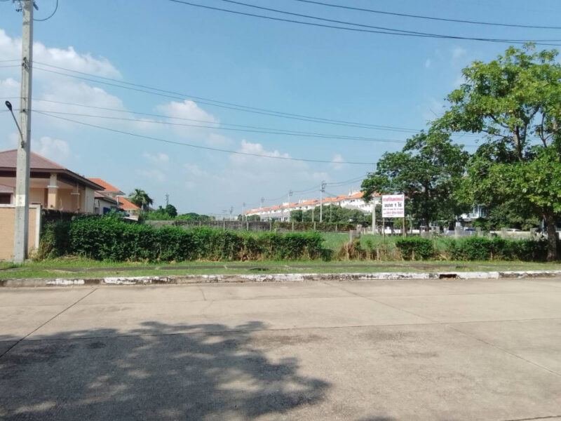 ขาย ที่ดิน 1 ไร่ หมู่บ้านปัญญาอินทรา P4 แปลงมุม ใกล้ถ.ปัญญาอินทราแค่ 180 ม. CC