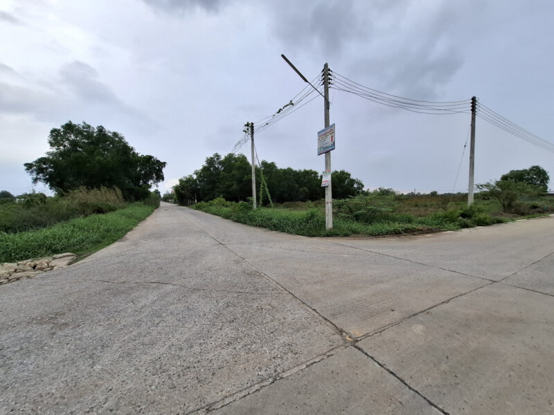 ขายถูกมาก ที่ดิน ริมถนนคลองสี่ตะวันตก 600 ตร.วา ใกล้ถ.คลองหลวงแค่ 2 กม. TV