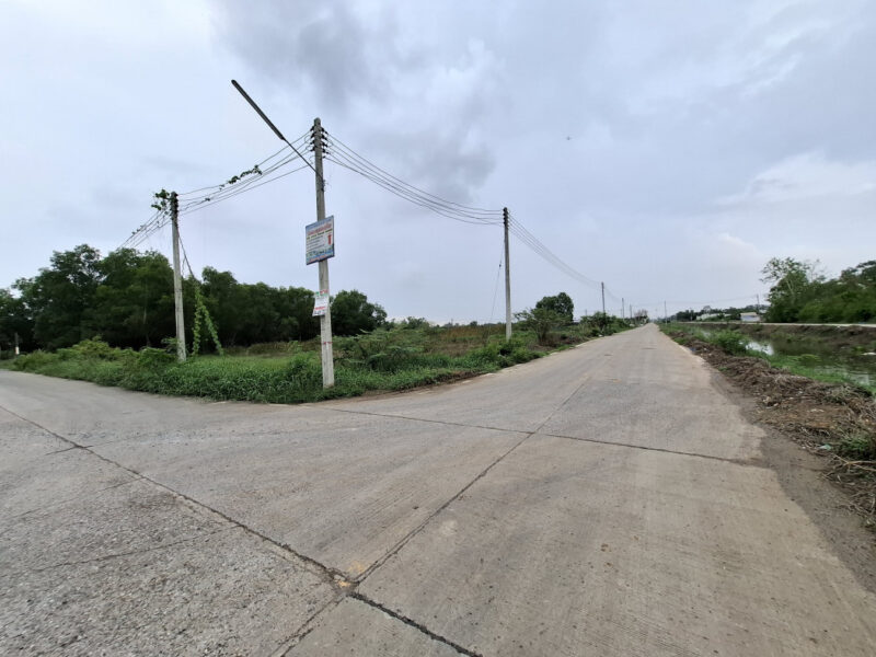 ขายถูกมาก ที่ดิน ริมถนนคลองสี่ตะวันตก 600 ตร.วา ใกล้ถ.คลองหลวงแค่ 2 กม. TV
