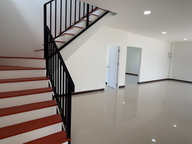 บ้านพร้อมโกดัง บนที่ดินใหญ่ 567 ตร.ว. ทำเลเมืองชลบุรี
