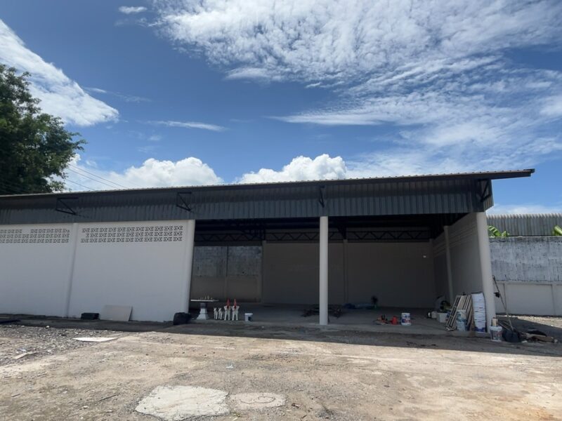 บ้านพร้อมโกดัง เมืองชลบุรี ที่ดินใหญ่ 567 ตร.ว. รีโนเวทใหม่