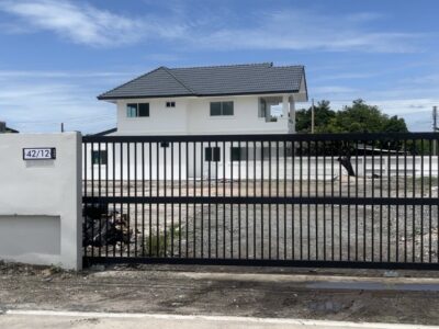 ขายบ้านพร้อมโกดัง บนที่ดินใหญ่ 567 ตร.ว. ทำเลเมืองชลบุรี